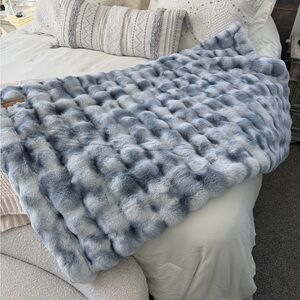 Lola Plush Faux Fur Throw Blanket - Blue and Gray